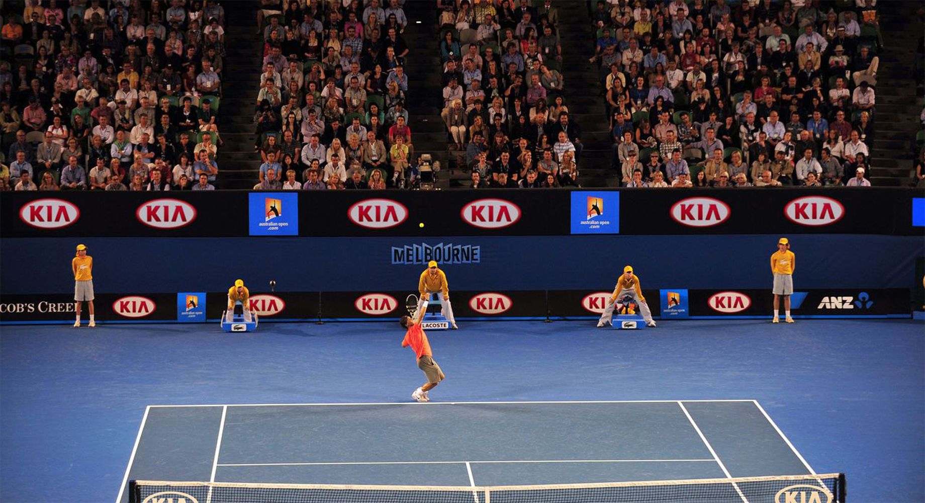 Visualización secuencial de las imágenes del patrocinio de Kia, desde las más antiguas hasta las más recientes.