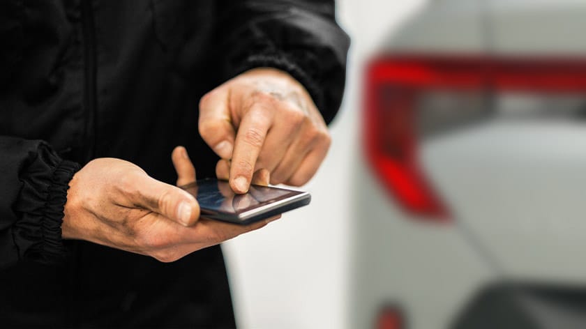 Mechanic calculating air pressure of a tire with professional equipment