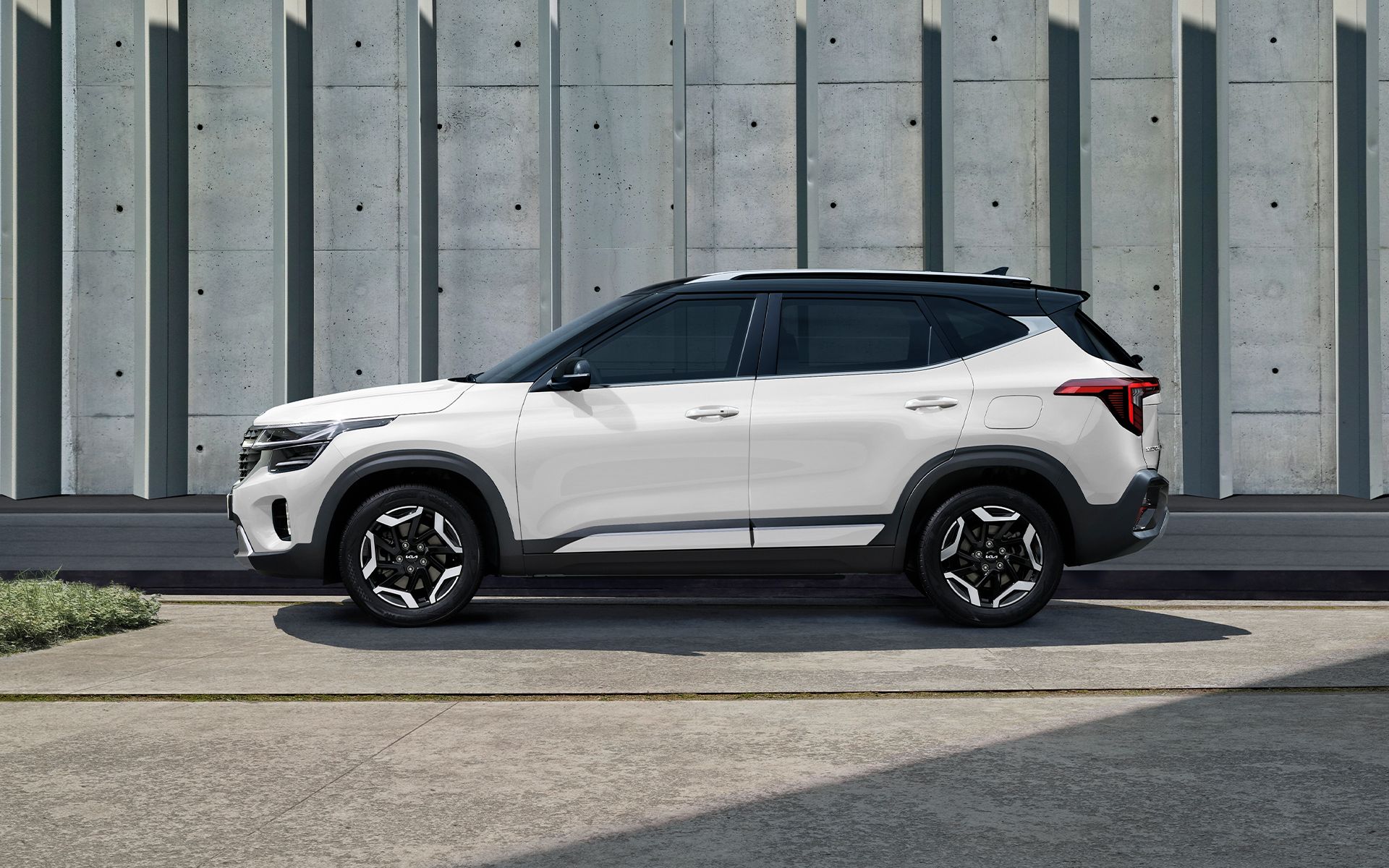 Nuevo Seltos 2024 vista lateral en color blanco